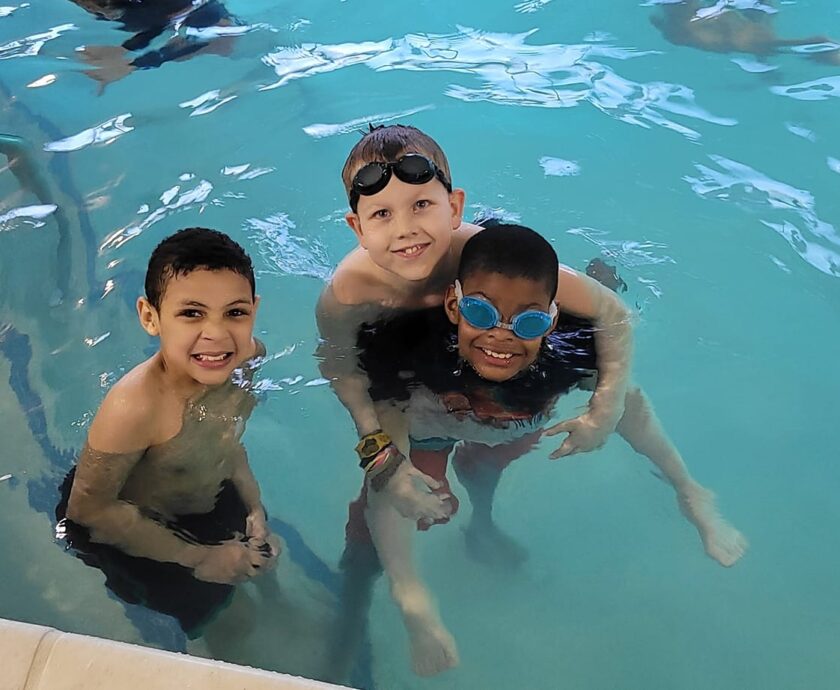 lawreene kids in the pool
